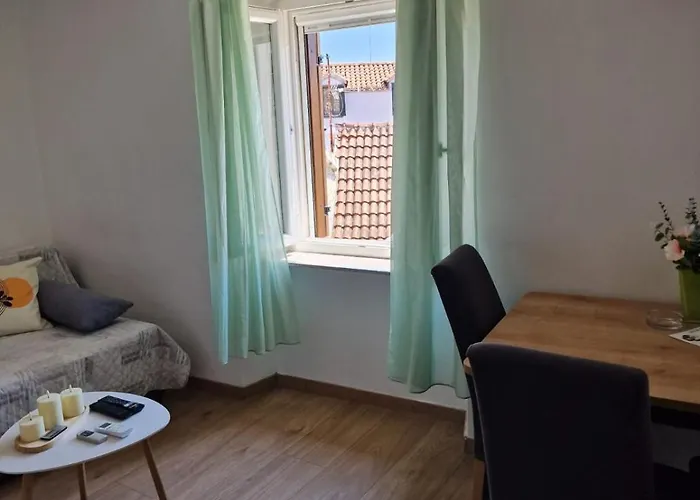 Tragurion Apartament *