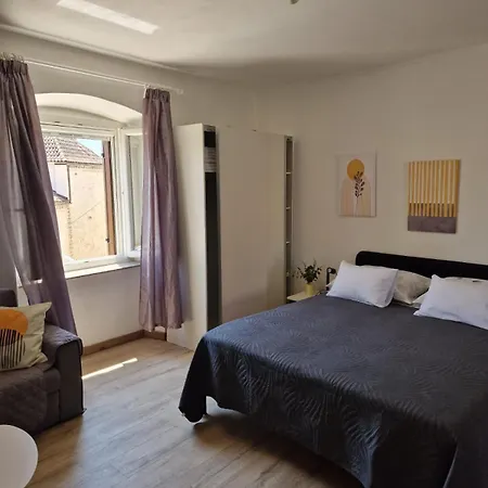Apartment Tragurion *